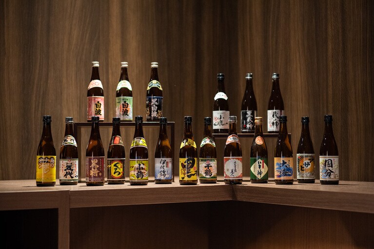 鹿児島県内には113の蔵元が存在。焼酎のミニボトルもバラエティ豊か。