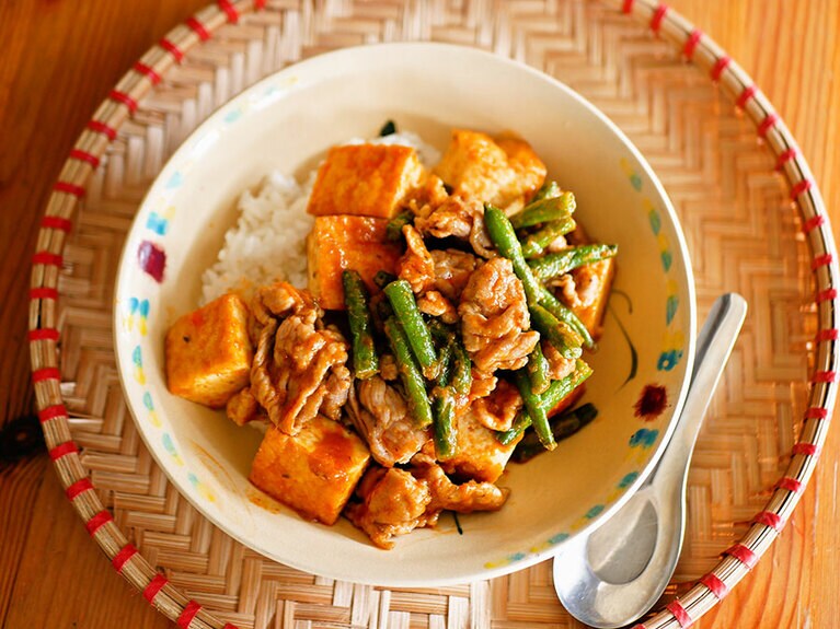 厚揚げと豚肉のラブパク丼。