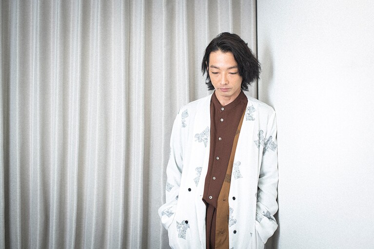 コート 49,500円、シャツ 26,400円、パンツ 24,200円 全てJUN OKAMOTO（問い合わせ03-6455-3466）、シューズは私物　