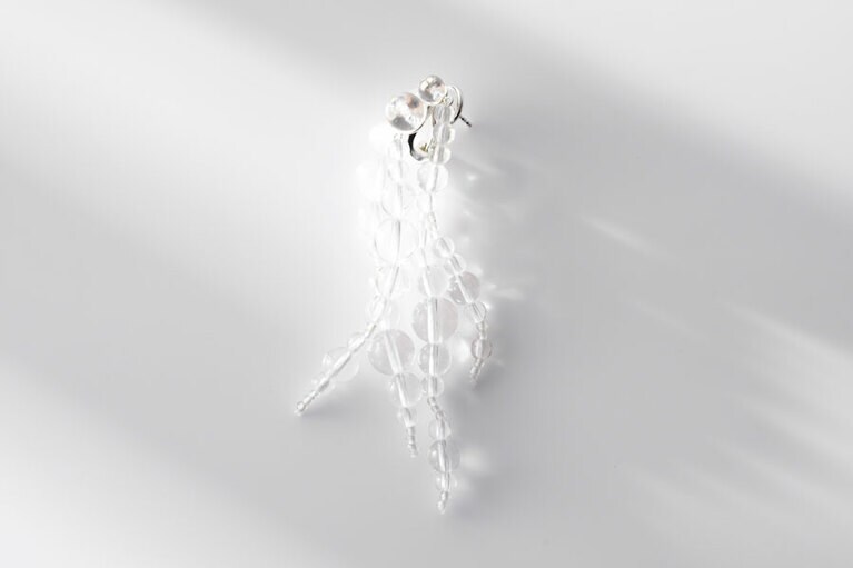 GLYZINIA EARRINGS 33,000円／MUSSELS AND MUSCLES　※片耳用