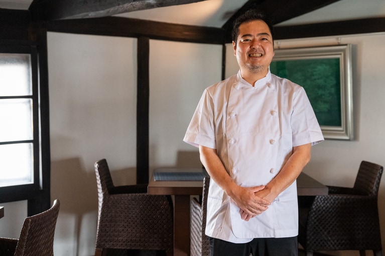 お酢を使ったガストロノミー体験を提案する木下陽介シェフ。