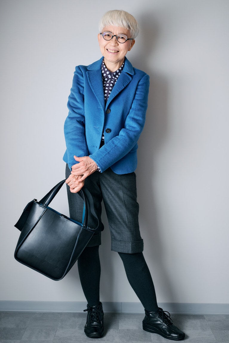 ヤフオクで1万円以上のものを買うことはめったにありませんが、このジルサンダーのジャケットだけは落札しました。ボトムスもヤフオクで落札した韓国のブランド。インナーはGUのメンズのSサイズのシャツ。バッグは ZARAです。 