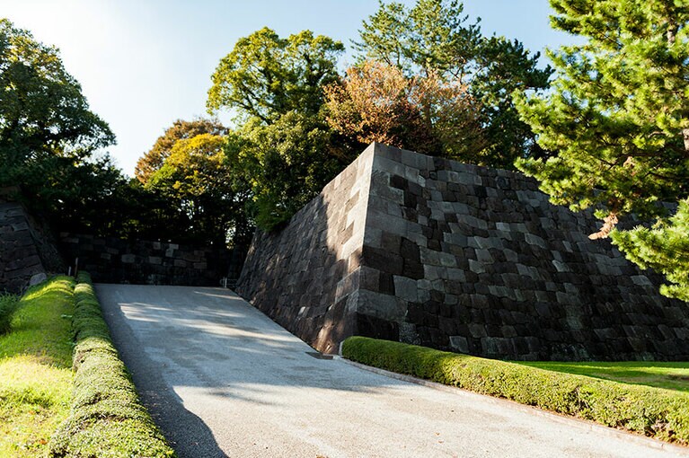 坂道厳しく、江戸城の高さを実感。