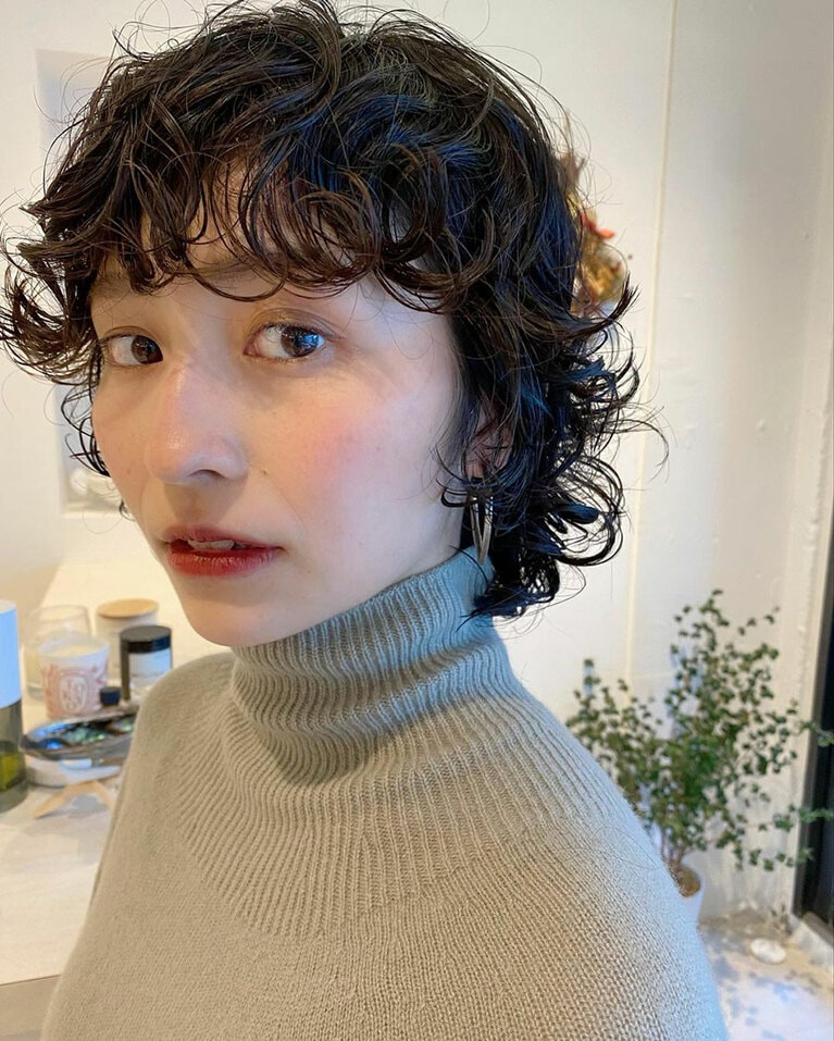 クルンクルンの動きで勝手にキマる、ウルフパーマ。