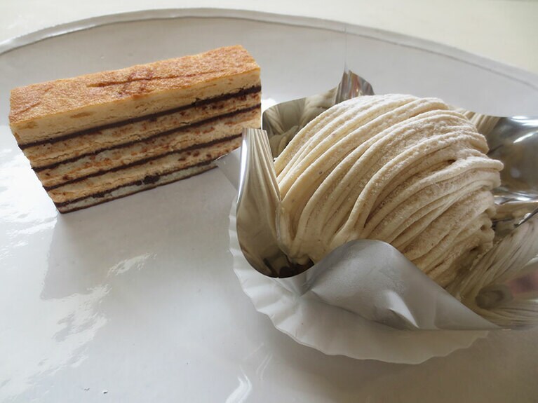 左「ダニエル」486円(税込)。右「モンブランジャポネ」648円(税込)。どちらも定番。