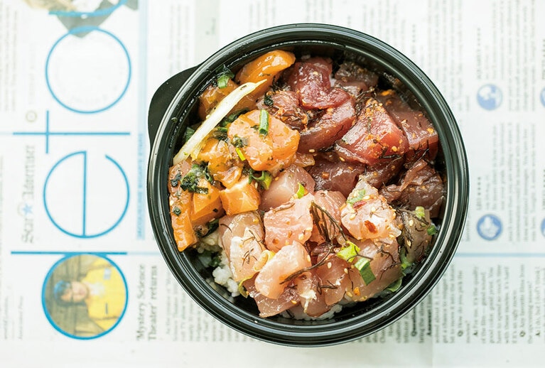 Nico's Pier 38 Fish Market(ニコス・ピア 38 フィッシュ・マーケット)　フィッシュマーケットのポケボウルは、ポケを3種まで選べて9.95ドルとかなり良心的。