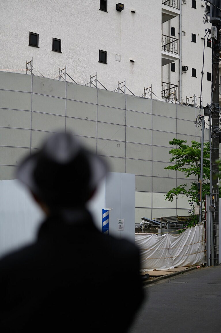 「ぼくの幼少期を証明する手がかりは一切残されていないんだ」