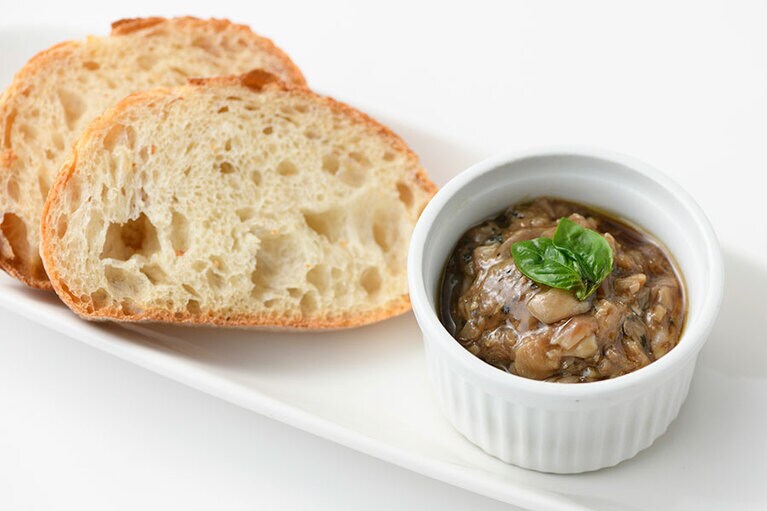 【静岡県】クレアファームの「オリーブ酒盗 Wine Do Robou」880円(70g)。