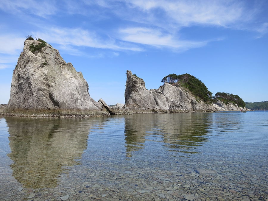 火山岩が連なる“三陸の名勝”、浄土ヶ浜。©宮古観光文化交流協会