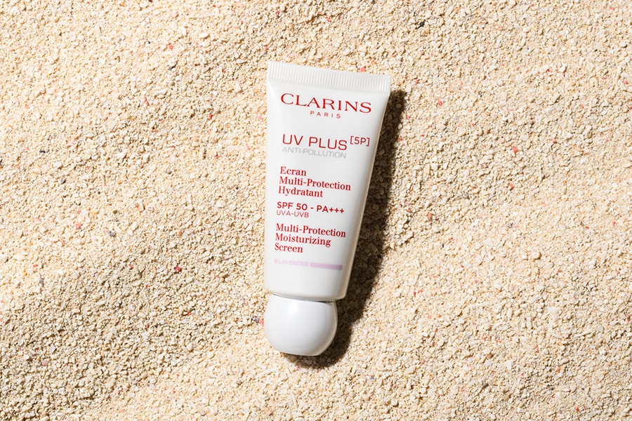 「UVプラス 5P モイスチャライジング マルチ デイ スクリーン」SPF50･PA+++ ラベンダー 30mL 6,050円／クラランス