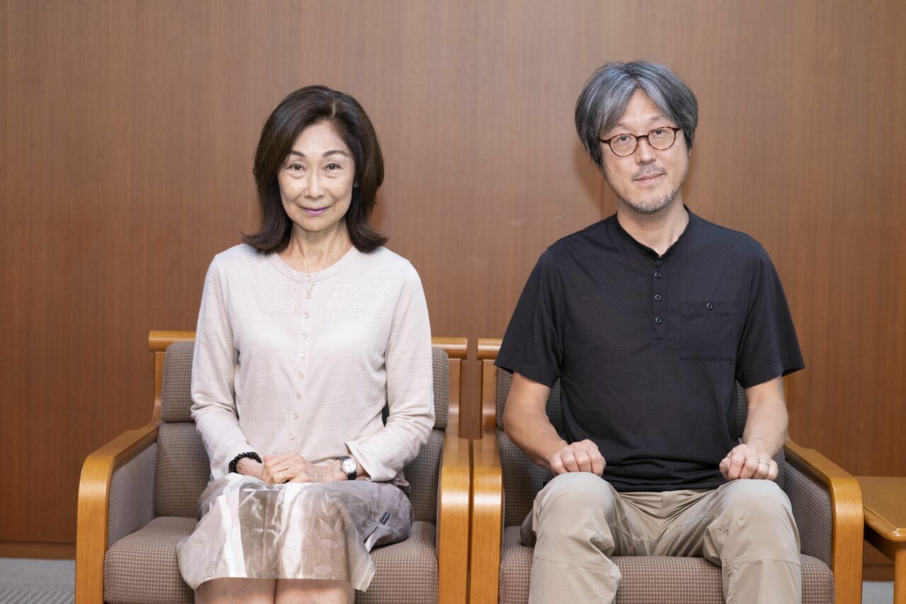 初対面の2人　©︎文藝春秋