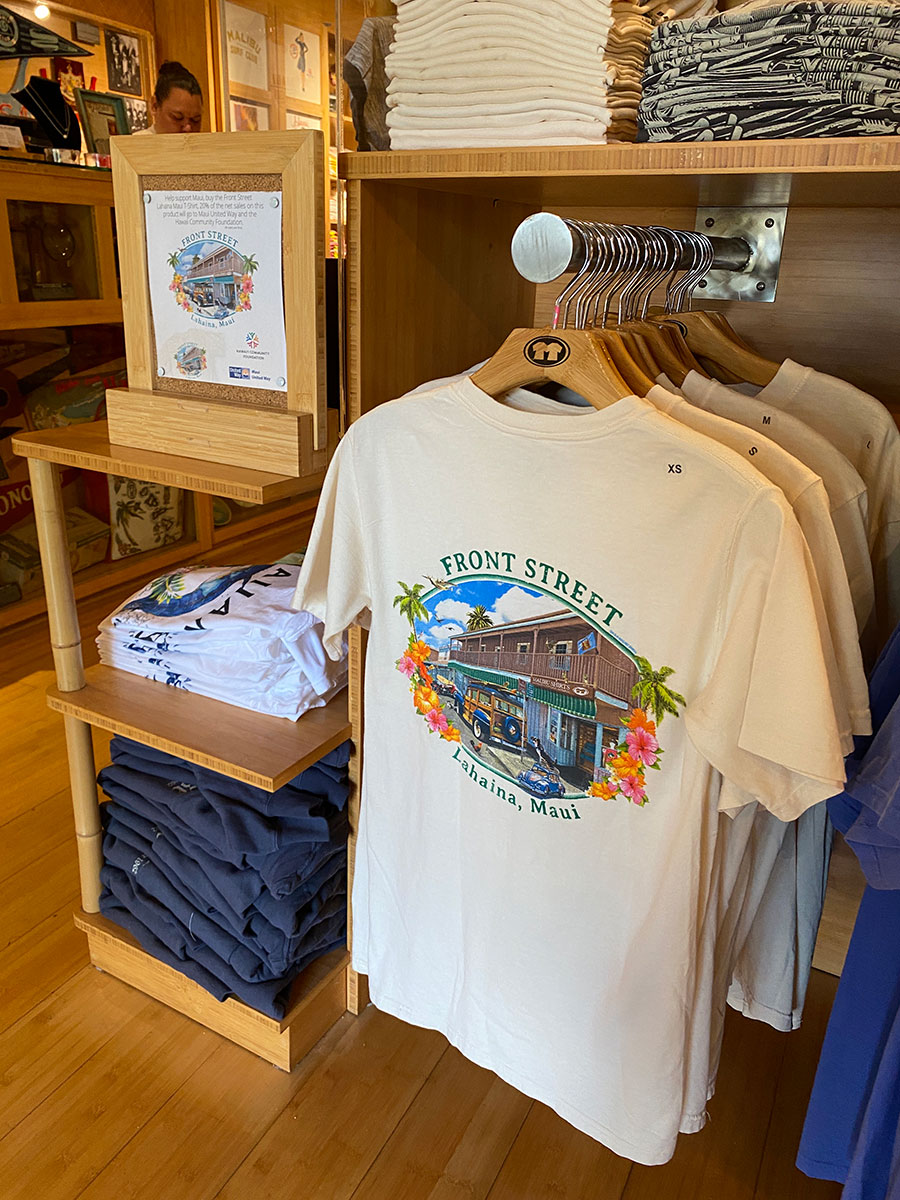 Front Street Lahaina Maui Tシャツ 32ドル。