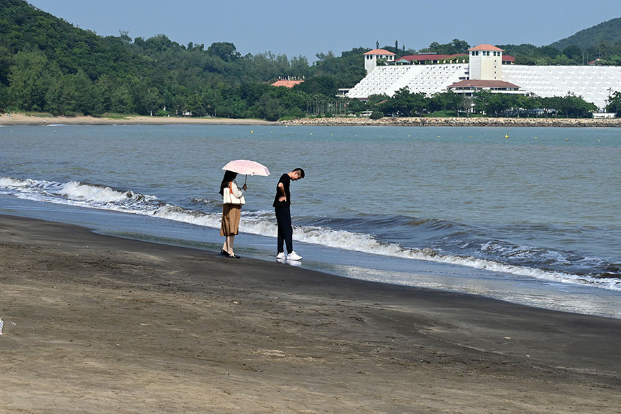 夏の終わりの海はロマンティックです。