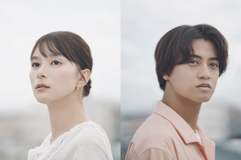 左から、芳根京子さん、髙橋海人さん（映画『君の顔ではなけない』公式Xより）。