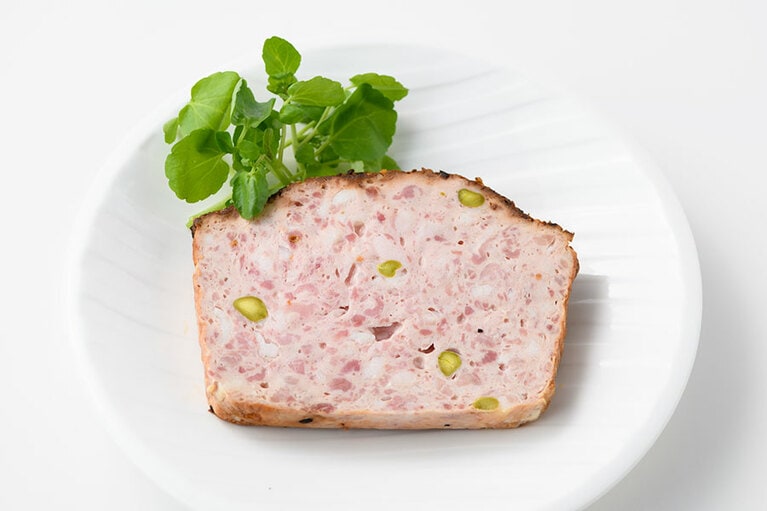 【埼玉県】手づくりハム工房 バルツバインの「ハックブラーテン」。450円(100gあたり、税込)。