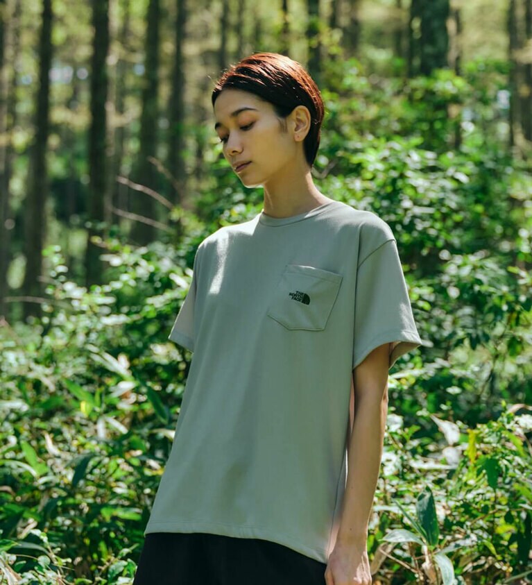 S/S TNF Bug Free Tee 6,380円。虫よけ加工を施した半袖Tシャツ。ポリエステルニットでしなやかな着心地と、吸水速乾性の高さを両立。静電気の発生を抑える静電ケア設計も採用。