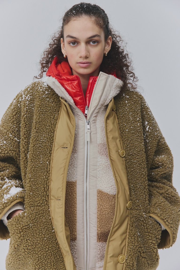 寒さに強い厚手素材で、速乾性も兼ね備えた「シェルパ」フリース。