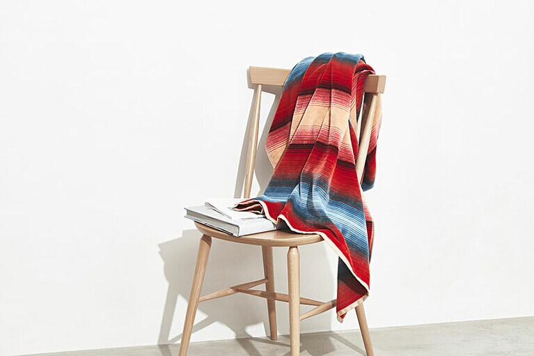 タオルブランケット 13,200円／PENDLETON for Ron Herman(ロンハーマン)　※展開店舗:ロンハーマン千駄ヶ谷店、二子玉川店、神戸店、有楽町店、辻堂店、六本木店、大阪 店、名古屋店、福岡店、京都店、仙台店、オンラインストア／RHC みなとみらい店、大阪店、豊洲店、川崎店、名古屋店、福岡店、熊本店