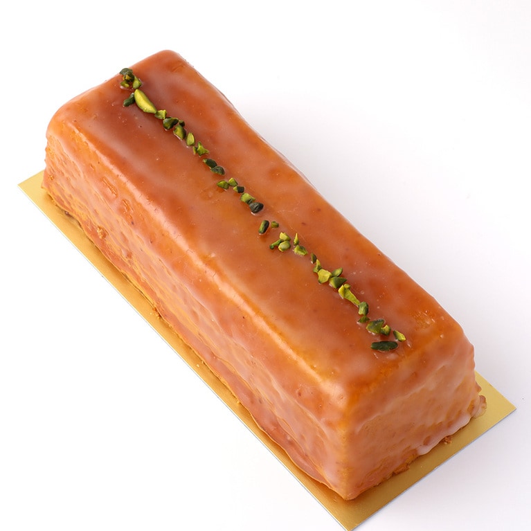 ウィークエンド 2,140円。表面をアプリコットジャムとシャリッとした糖衣で覆ったレモンの風味豊かなパウンドケーキ。