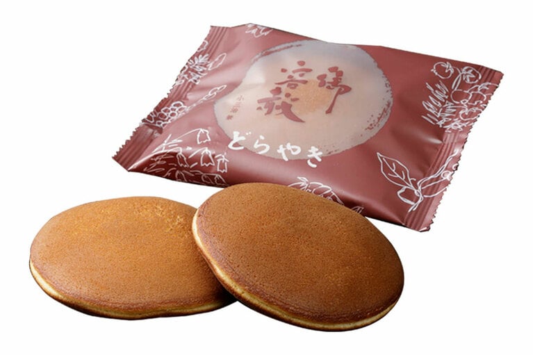新あずきを使った季節限定商品。店頭販売のみ。「御容赦どらやき」1個 170円／六花亭