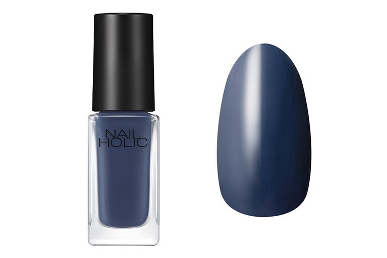 BL010K。黒でもネイビーでもない、絶妙なブルーグレー。ツヤがあり透明感も高いので、怖くならず品ある仕上がりに。