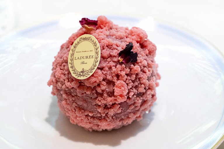 「ペピット・イスパハン」はブティックでも販売。1,080円。販売期間は、2024年4月27日～6月30日。