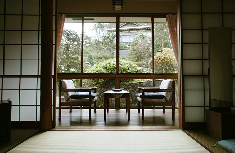 湯元 不忘閣［宮城／青根温泉］庭園を望む西別館の客室 同心の間。
