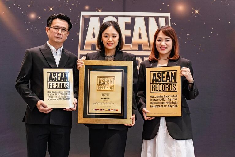 「ジャスミングレープティー」は年間100万杯以上を販売し、ASEAN レコードに認定（プレスリリースより）
