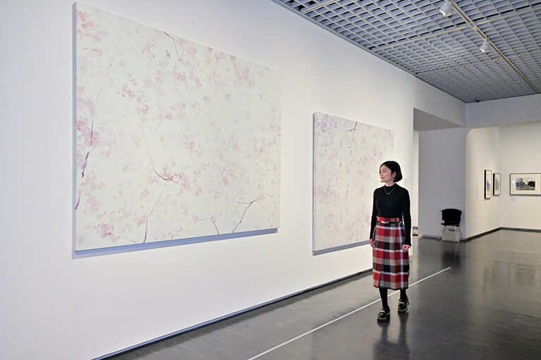 間近に咲き誇る桜を見ることができるのもアート作品ならではの春の楽しみ方。