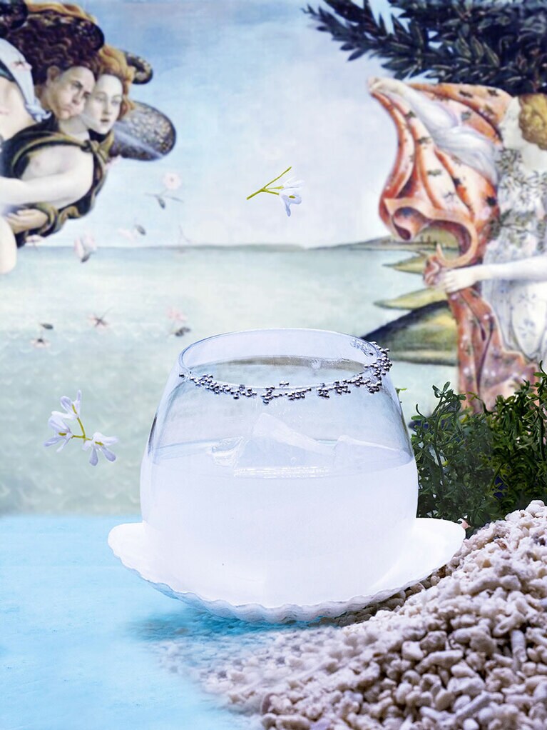カクテル「Venus」。美の女神ヴィーナスが海から出現する様子を描いた名画の世界観を表現しています。