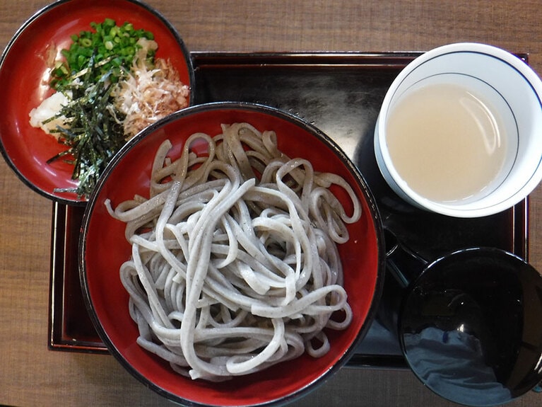 三段重の割子そば。「お腹いっぱいで入らない」と思ったけれど、ペロリ。