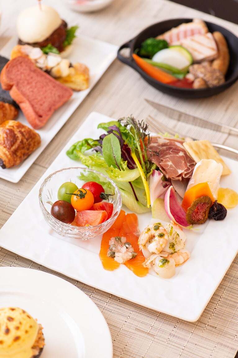 ゲストラウンジ「アトリウム」の朝食ブッフェは宿泊者専用。洋食の一例。