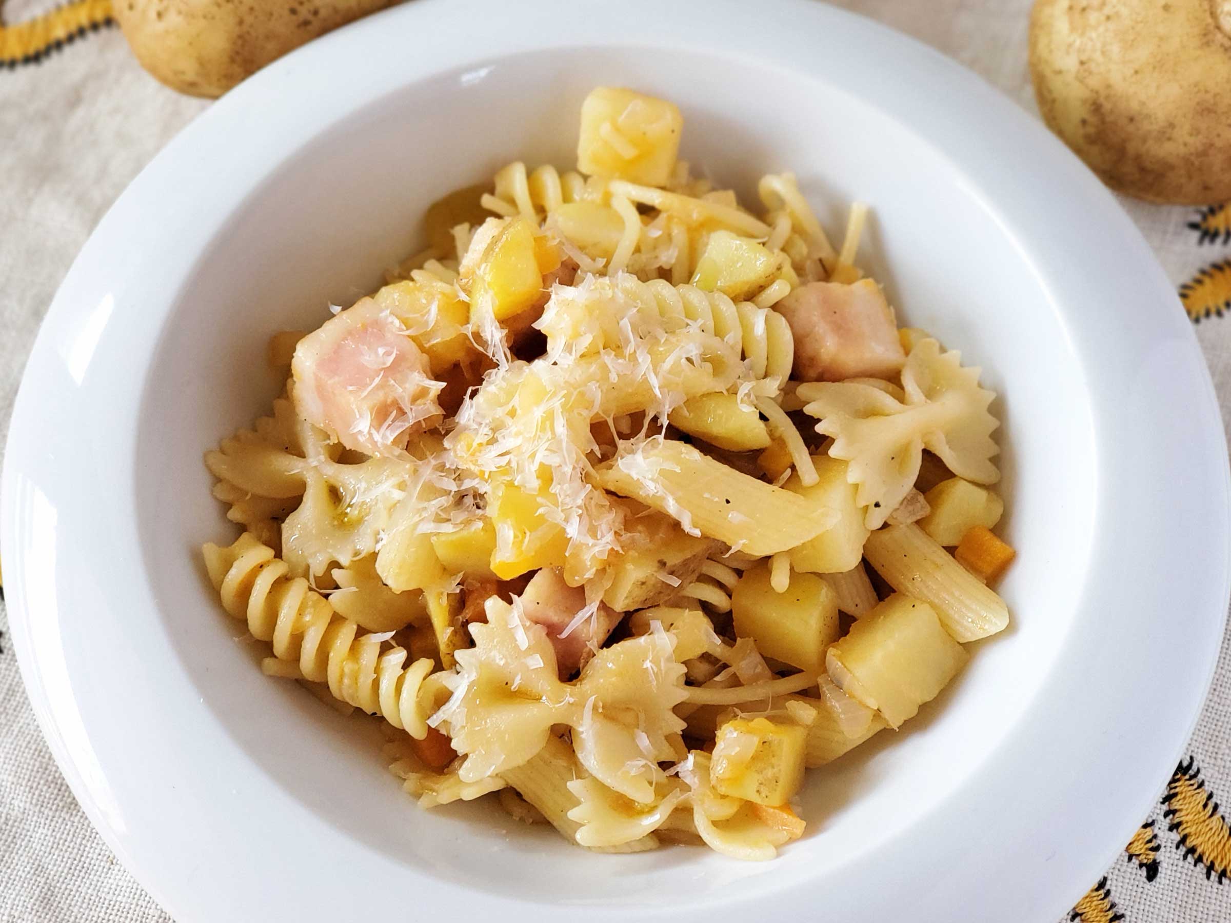 簡単レシピ イタリアの絶品地元料理 ナポリ風じゃがいものミックスパスタ 簡単なのに味は抜群 イタリア マンマの愛情レシピ
