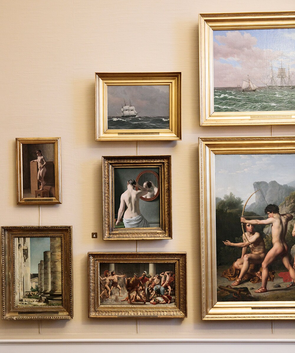 C.W.エッカースベルグの《鏡の前の女》(1841年)など、ゴールデン・エイジの作品を集めた展示室。
