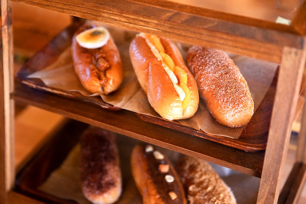 週末限定「高林商店＆カフェ」の揚げパンは160円～。