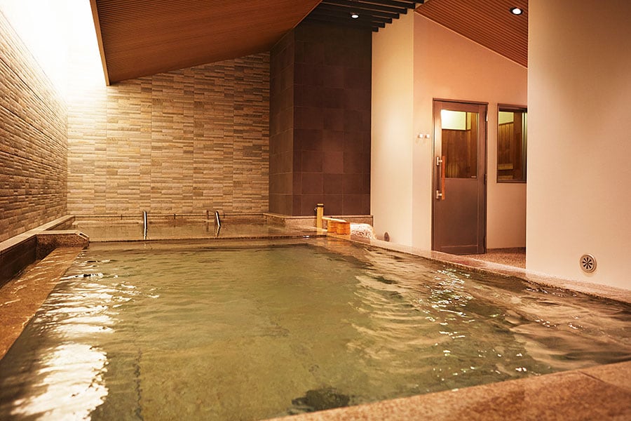 スパ＆フィットネスフロアには日本式浴場も。宿泊ゲストは入浴だけでの利用もOK。
