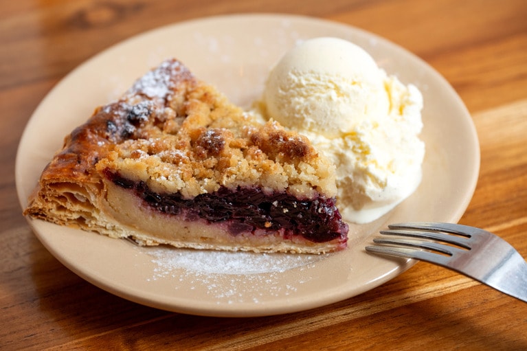 見た目と裏腹に甘さ控えめてスッキリ食べられるのがうれしい！