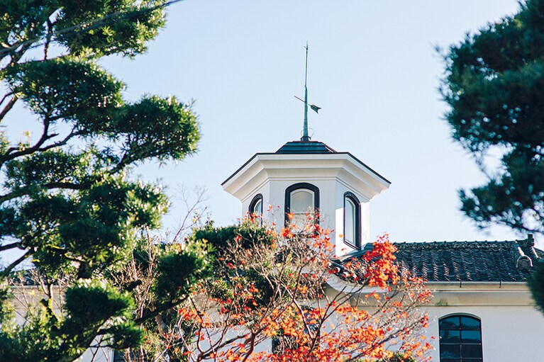 【新井旅館】明治14年に建てられた木造建築「青州楼」。Photo: Masahiro Shimazaki