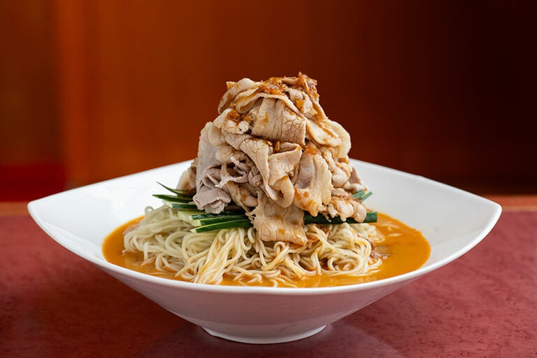 「雲白冷麺」ダブル 1,650円。通常の「雲白冷麺」は1,430円。9月中旬頃までの限定。