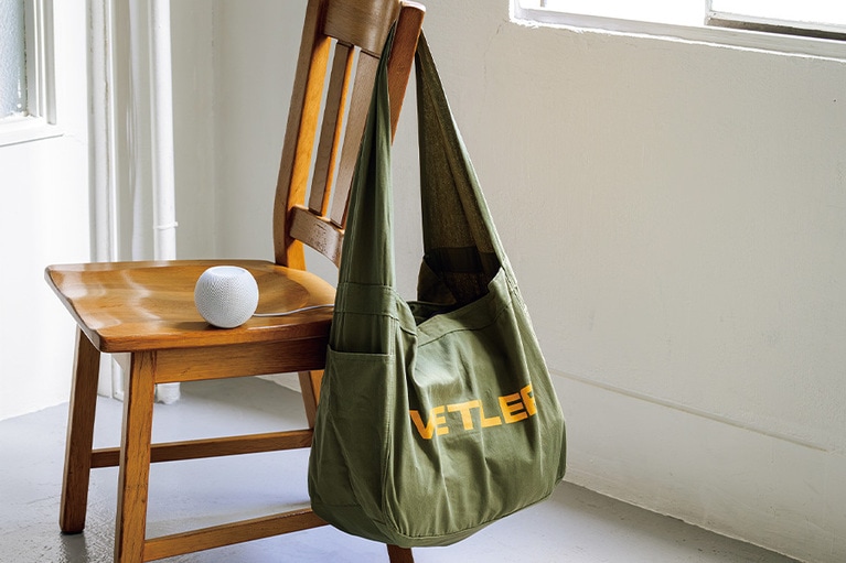 NEWSPAPER BAG H350×W420×D230mm 4,378円／ベトラー