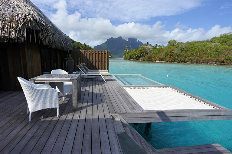 海に浮かんだ気分のカタマランネットがテラスに。