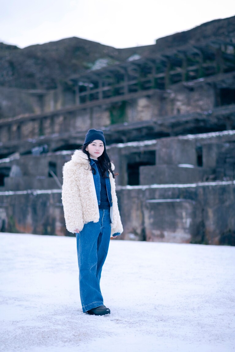俳優・山田杏奈さんといく、世界遺産の島・佐渡島。雪景色の北沢浮遊選鉱場は神秘的な風景【通いたくなる島、佐渡】