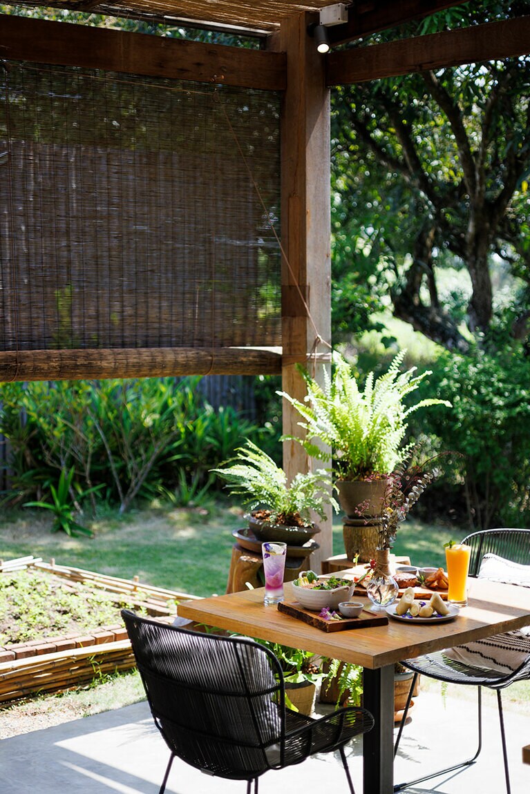 レストランの外には有機自家菜園が。