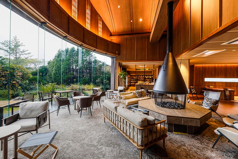 カフェとしても利用できるロビーラウンジ。