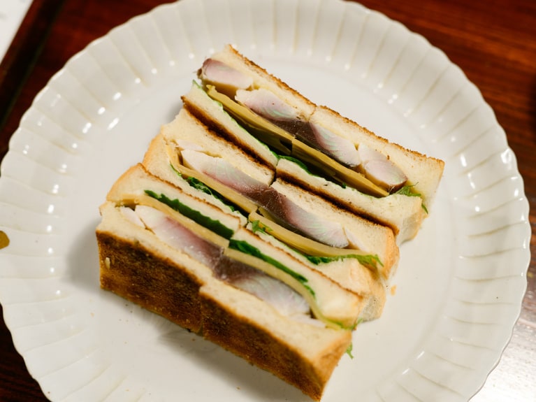 大好物の鯖サンド。