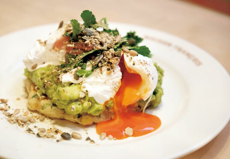 ヘルシーなオーストラリア風コーンフリッター£18。