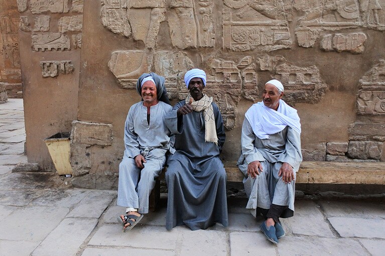 大列柱室の近くのベンチで一休み中。