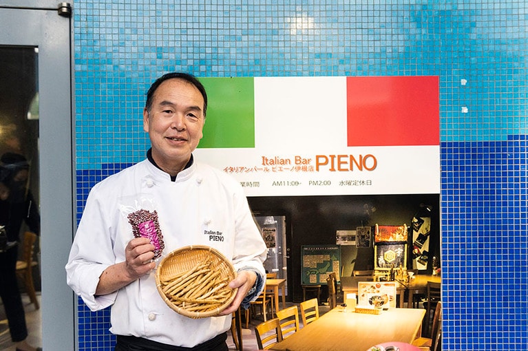 店主の松山義宗さん。薦池大納言を積極的にPR。