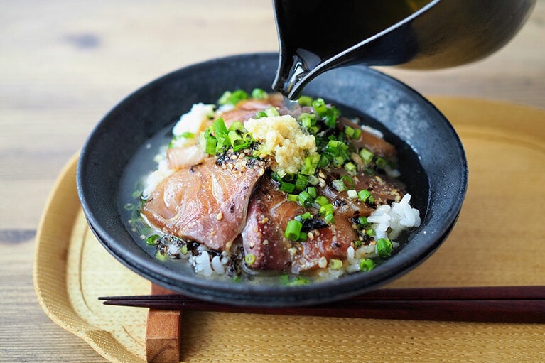 ごまブリのっけ出汁茶漬け。