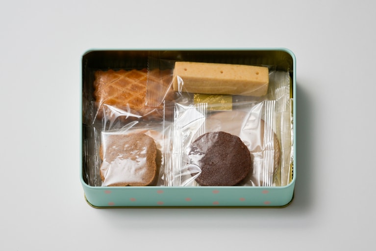 romi-unie／Merci Sable缶（石坂しづかさんデザインのサブレ缶）2,140円。